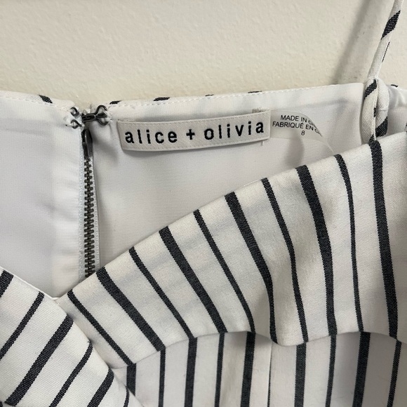 Alice + Olivia Haydee Cold Shoulder White Striped Off Crop Top, Size 8 - Picture 7 of 16